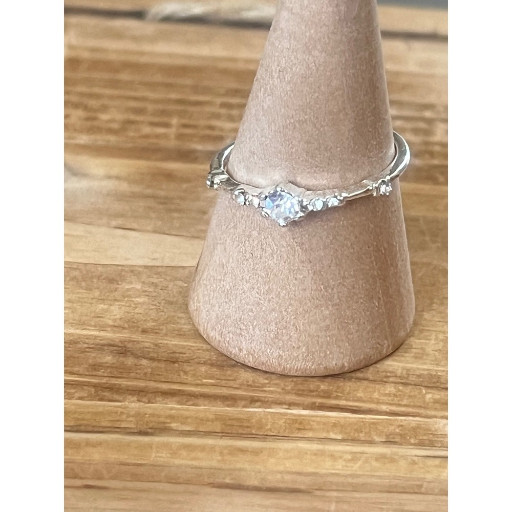 14K White Gold Ring w/ White Crystals Ring-Dainty Minimalist 1mm Band Size 7-New